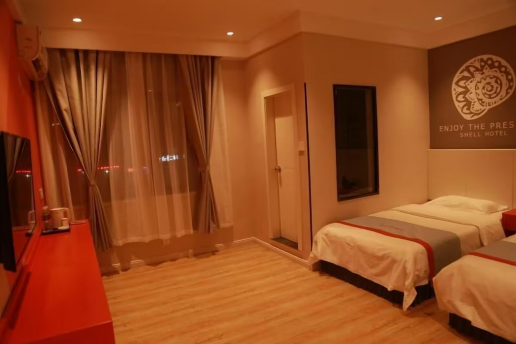 Bedroom 2, Shell Hotel Hebi Qi County Qihe Road, Hebi