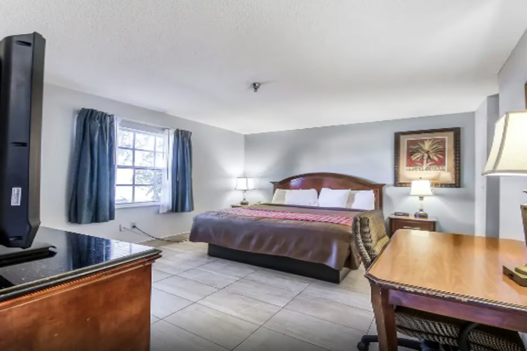 Bedroom 3, Rodeway Inn & Suites Haines City - Winter Haven, Polk