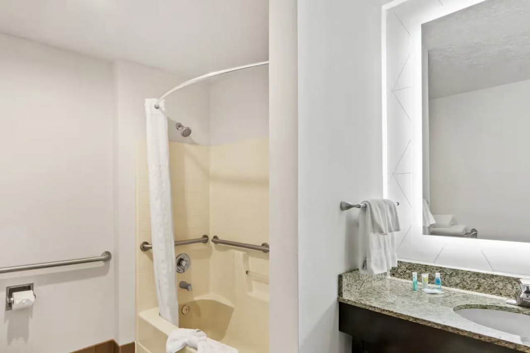 Bathroom 4, Comfort Suites Clackamas, Clackamas