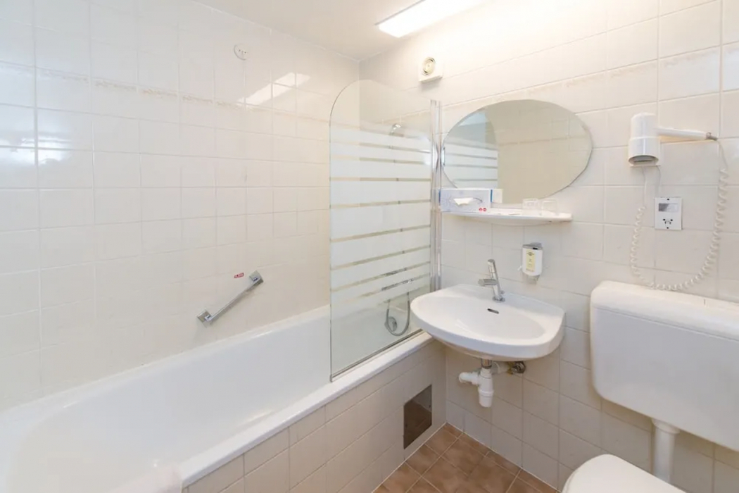Bathroom 4, Mozart, Wien