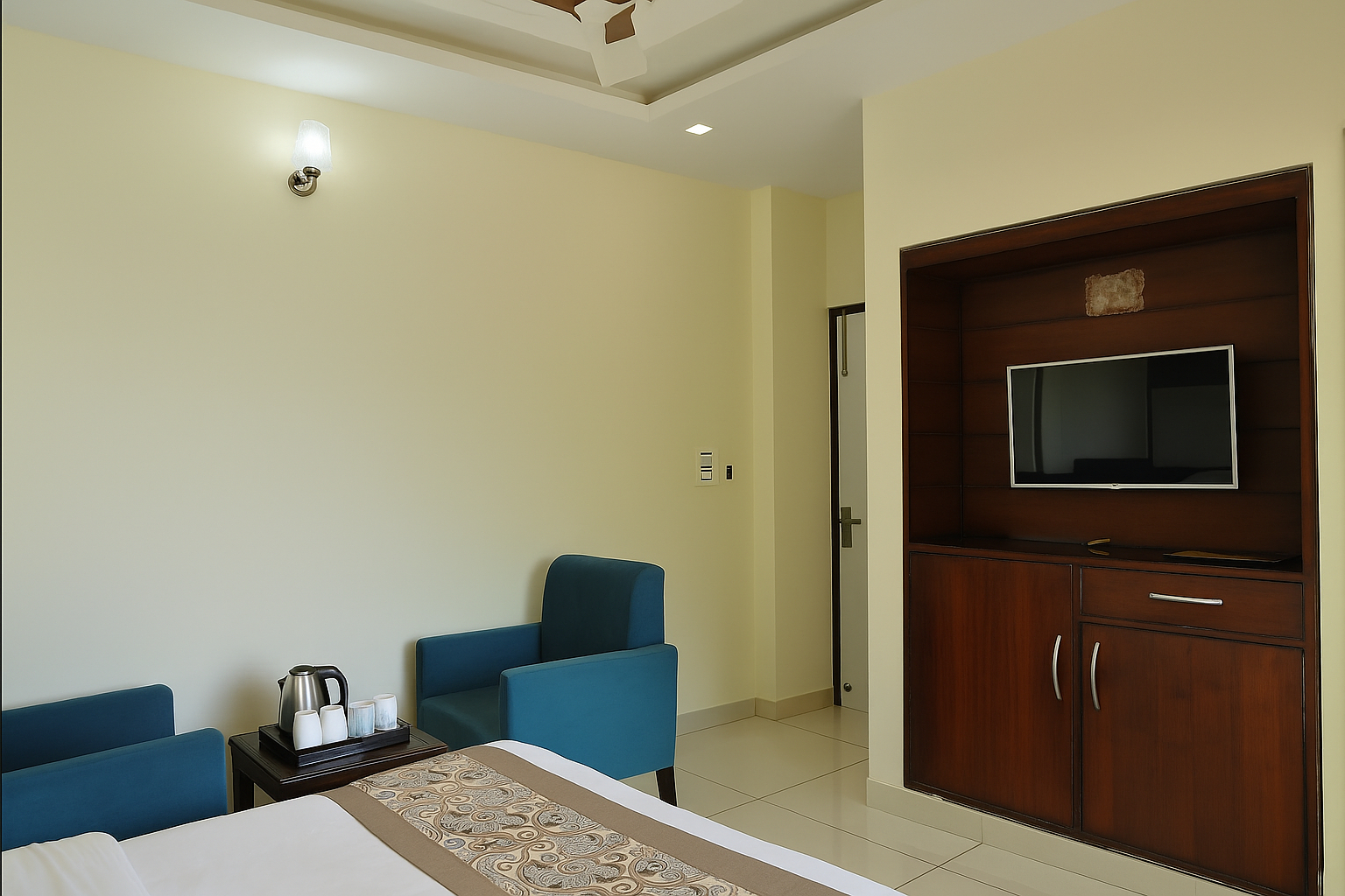 Bedroom 5, Hotel Winter Line Inn Near St Francis Monastery, Dehradun