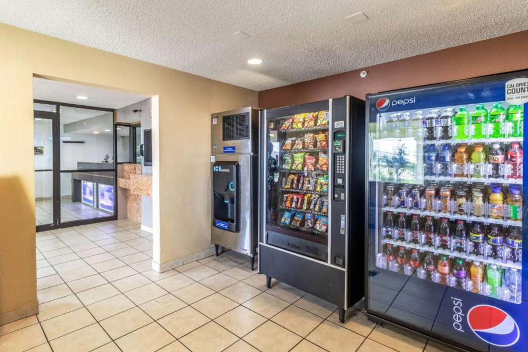 Food & Drinks 5, Motel6 Corpus Christi, TX - North, Nueces