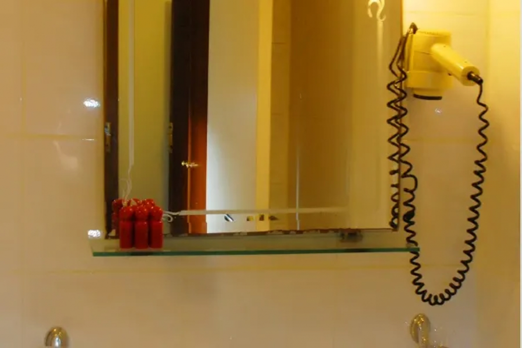 Bathroom, Legend Hotel, Beirut