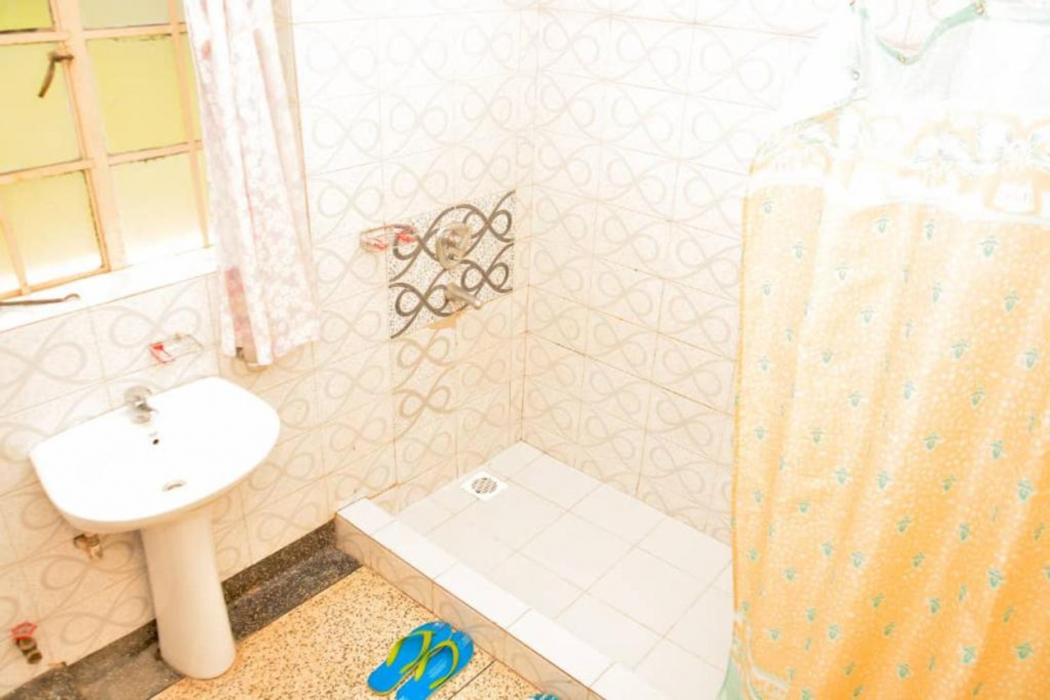 Bathroom, Makerere University Guest House, Kampala