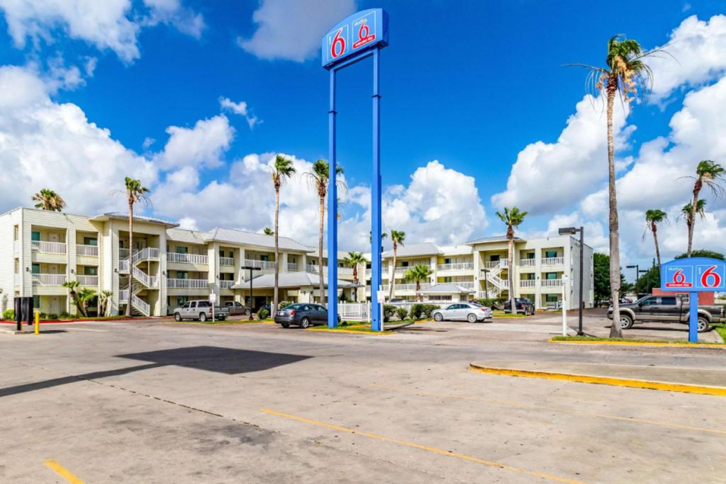 Exterior & Views 1, Motel6 Corpus Christi, TX - North, Nueces