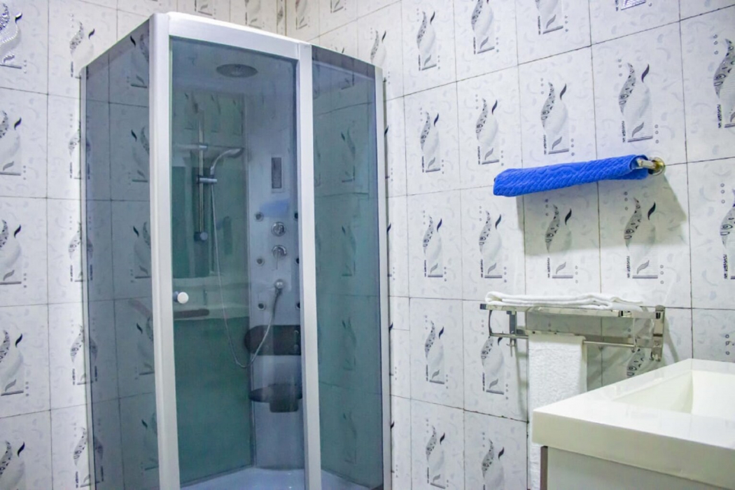 Bathroom, Ramada Pearl Hotel, Kadiogo
