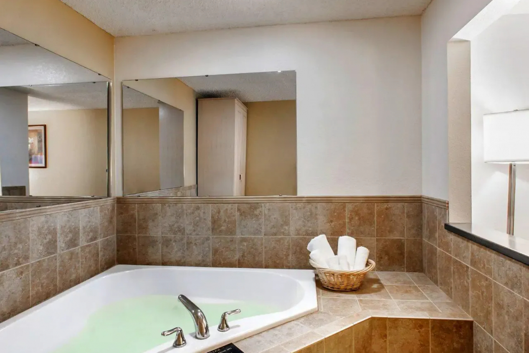 Bathroom 4, Quality Inn & Suites Springfield - Eugene North, Lane