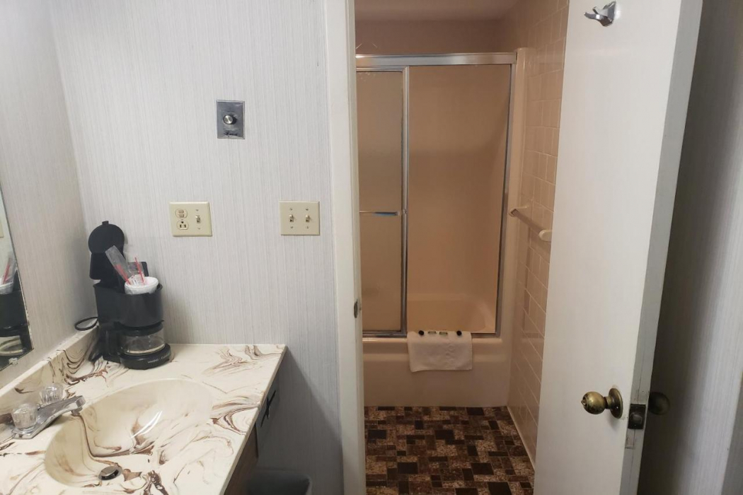 Others 4, Hotel Whitely City Hwy 27 KY, McCreary