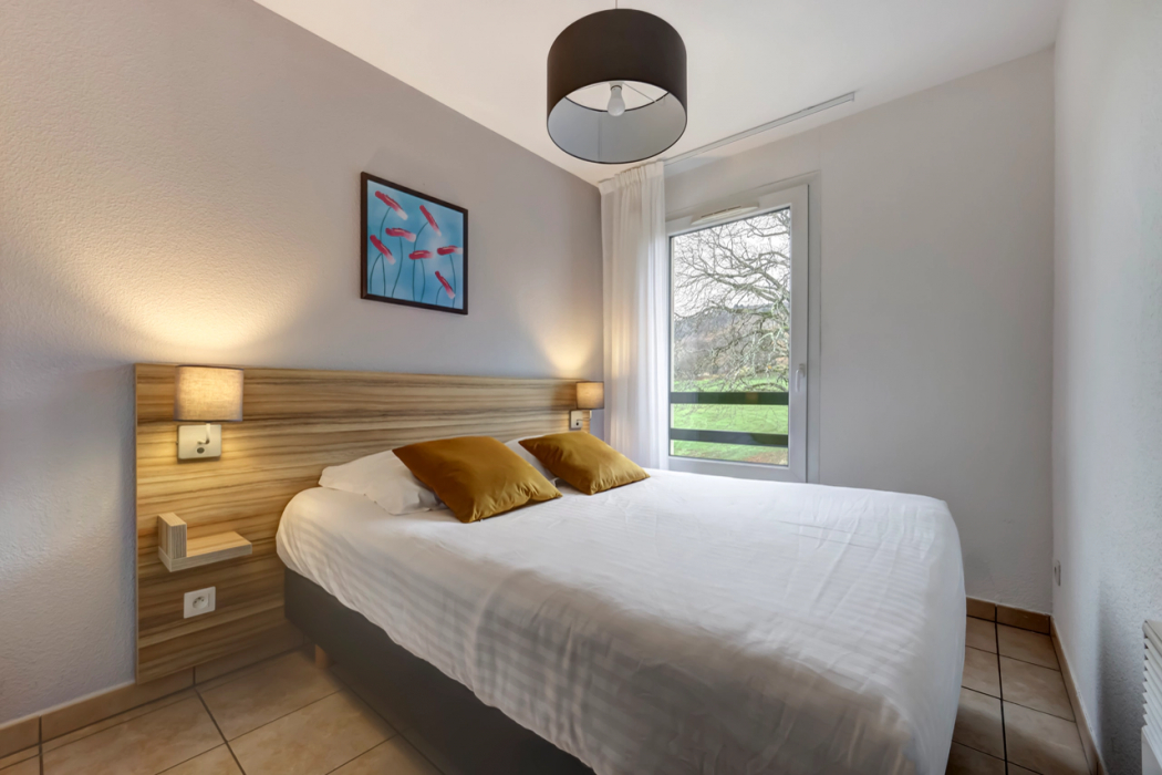Bedroom 2, Comfort Aparthotel Divonne L Oree du Parc, Ain