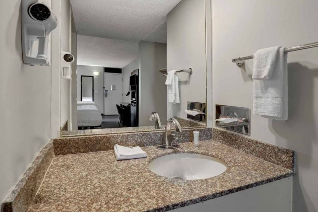 Bathroom 3, Motel6 Brooks, AB, Division No. 2