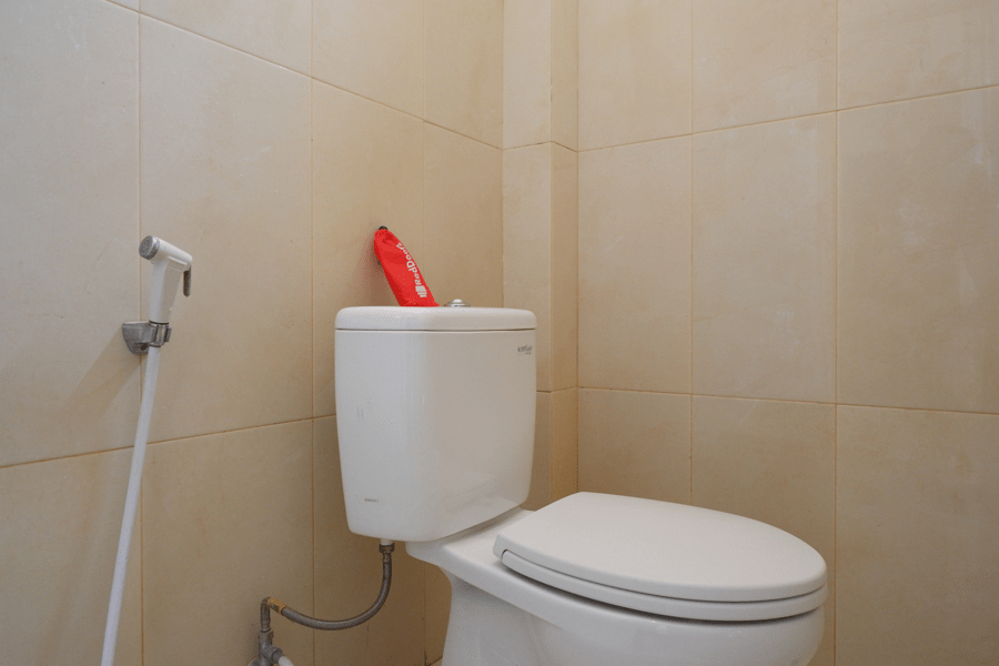 Bathroom 5, RedDoorz near Millenium Waterpark Palu, Palu