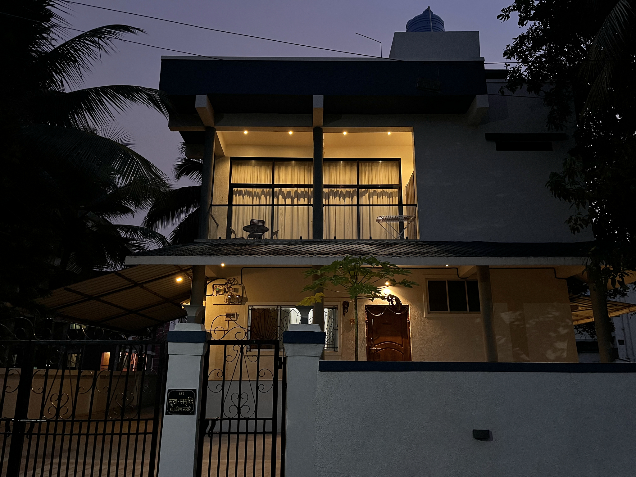 Exterior & Views