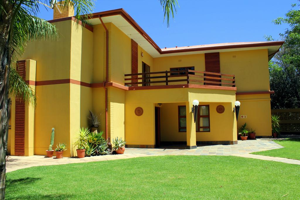 Exterior & Views