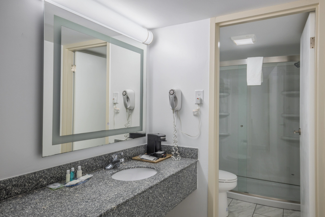 Bathroom 4, Quality Inn & Suites Conference Center, Thomas