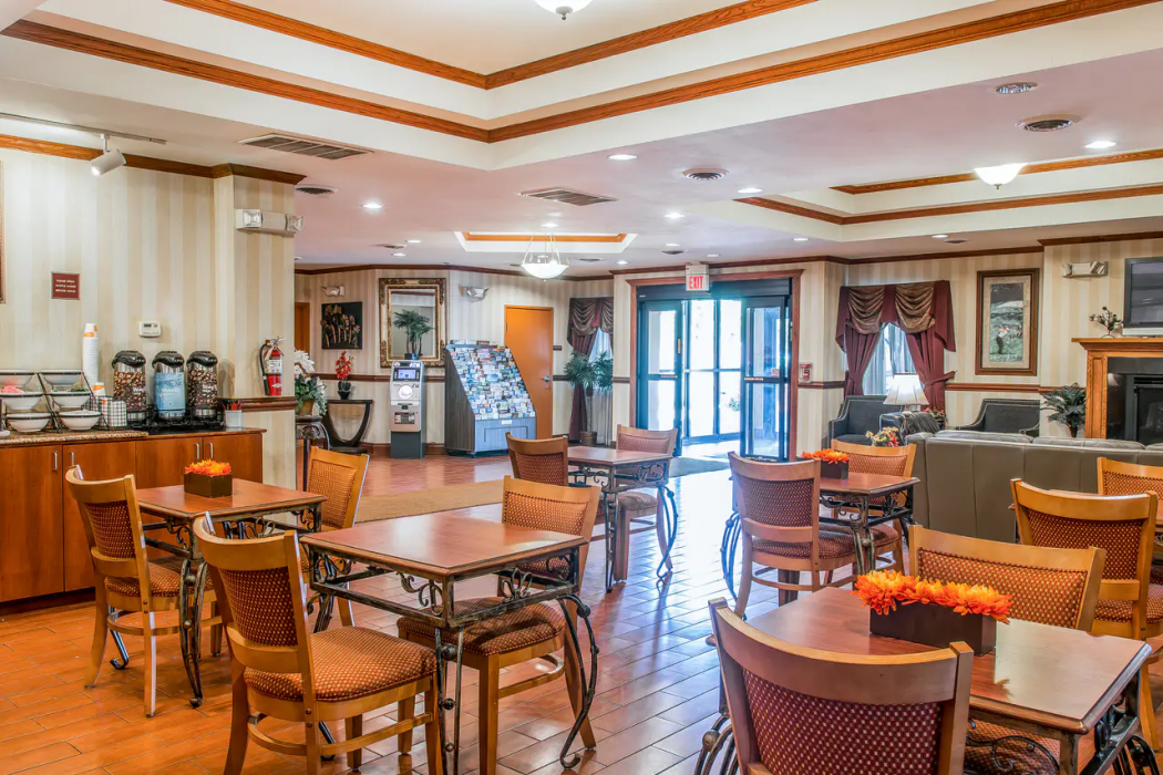 Food & Drinks 4, Quality Inn & Suites Ann Arbor Hwy 23, Washtenaw