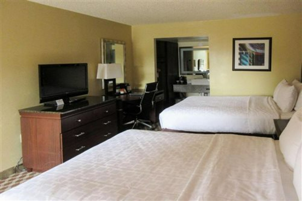 Bedroom 3, Clarion Inn, Larimer
