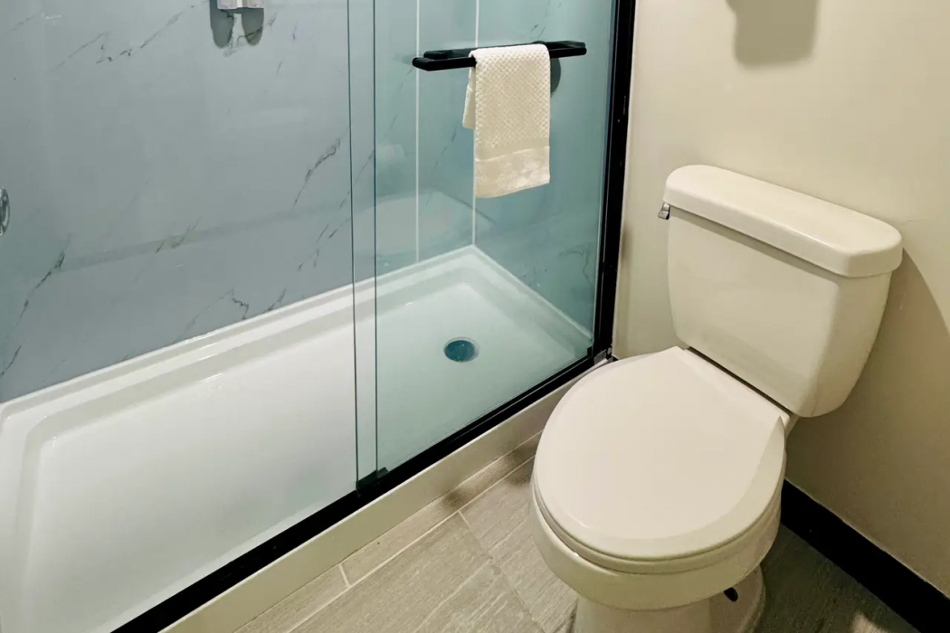 Bathroom 3, Quality Inn & Suites Wytheville, Wythe
