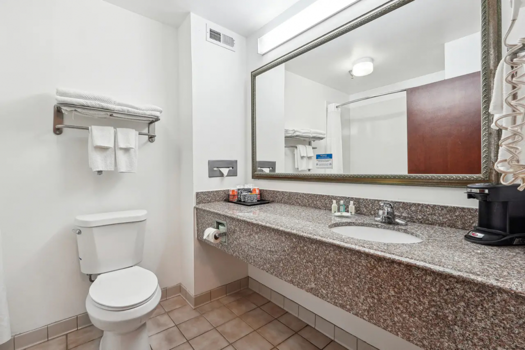 Bathroom 4, Quality Inn & Suites Dawsonville, Dawson