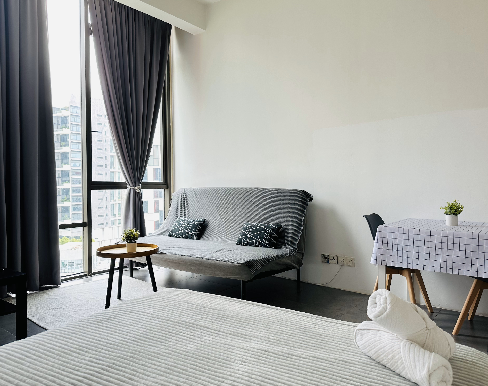 Others 2, Hello Empire Damansara (Wifi & Netflix), Petaling Jaya