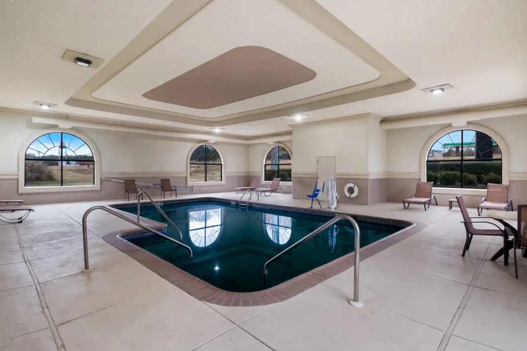 Sport & Beauty, Quality Inn Columbia I-65, Maury