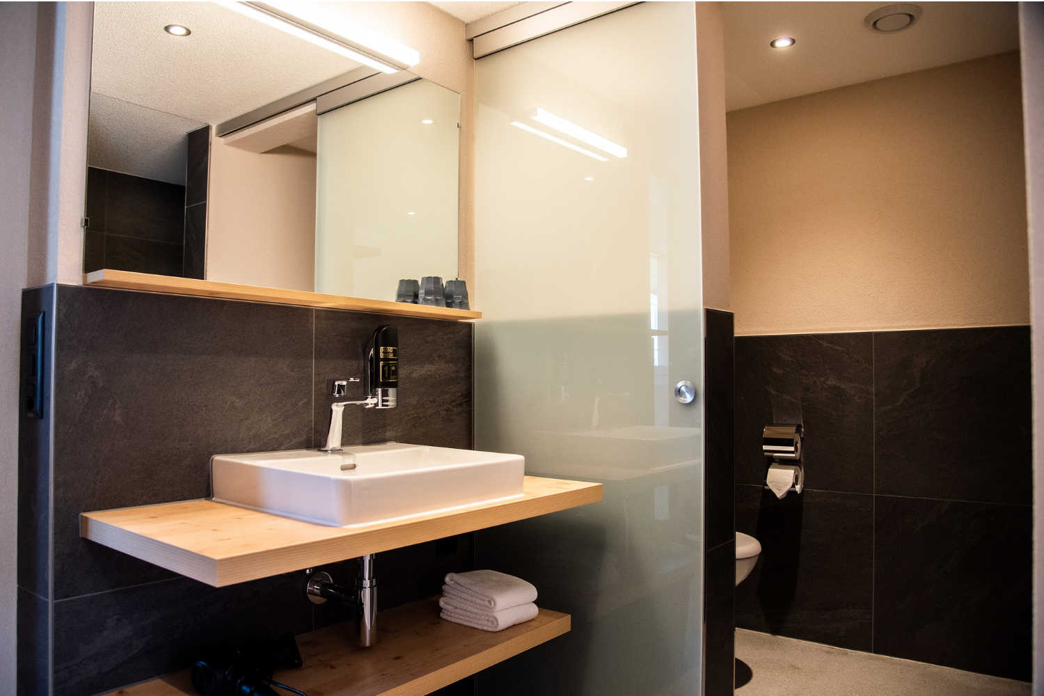 Bathroom 5, Eiger Lodge Chic, Interlaken