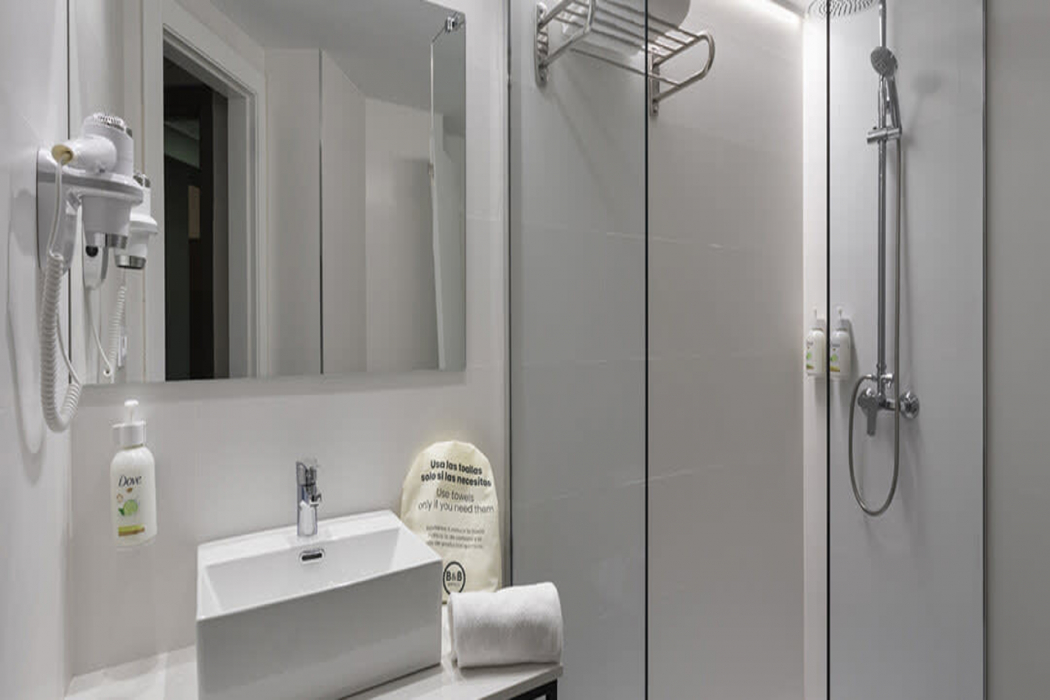 Bathroom 4, B&B Hotel Zaragoza Royal, Zaragoza
