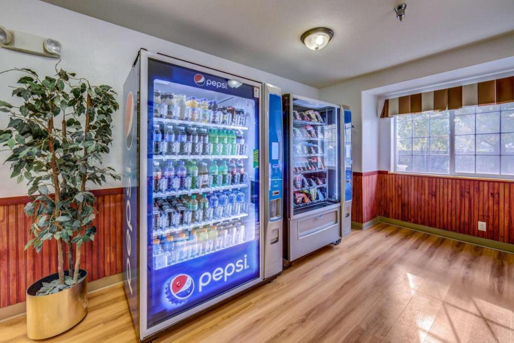 Food & Drinks 5, Motel 6 Sutherlin, OR, Douglas