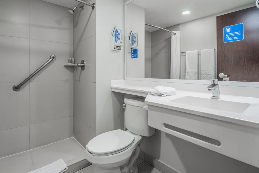 Bathroom 3, City Express by Marriott Queretaro Jurica, Querétaro