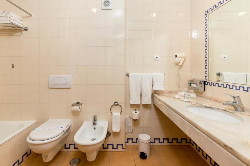 Bathroom 4, Hotel Apartamentos Dunamar, Vila Real de Santo António