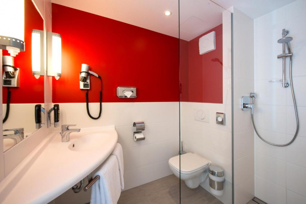 Bathroom 5, ibis Muenchen Airport Sued, Freising