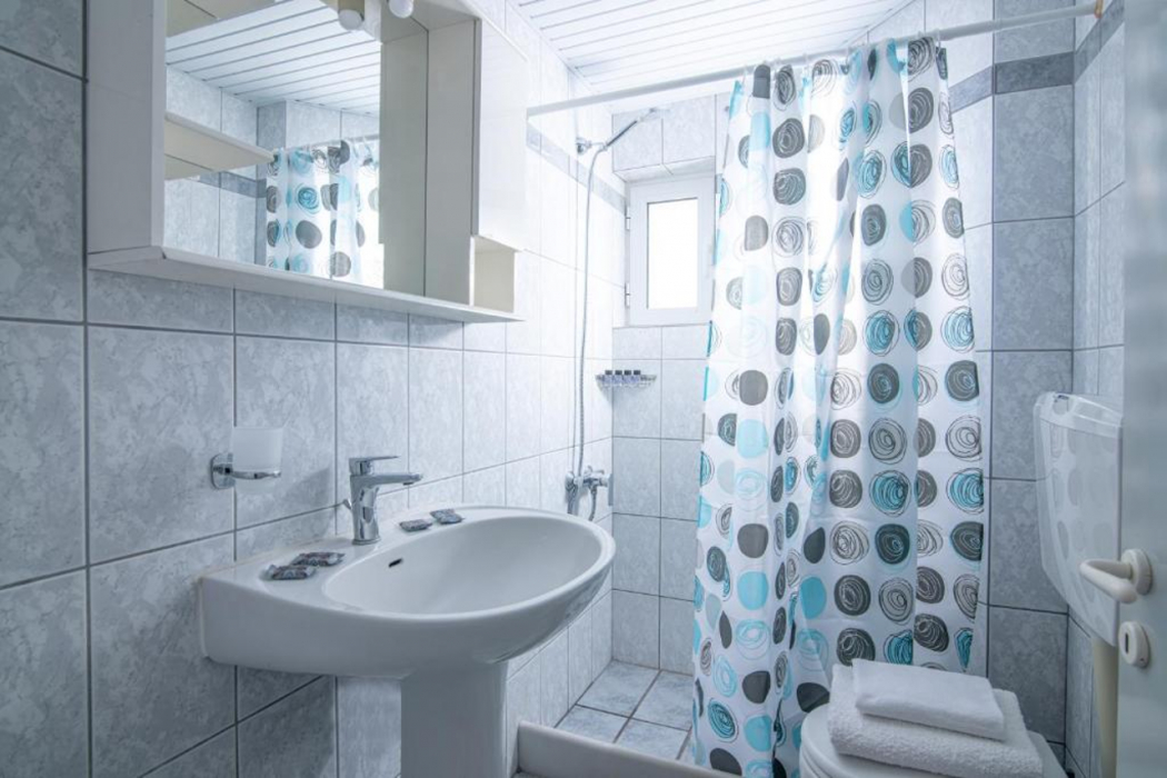 Bathroom 3, Litsa Mare Apartments, Crete