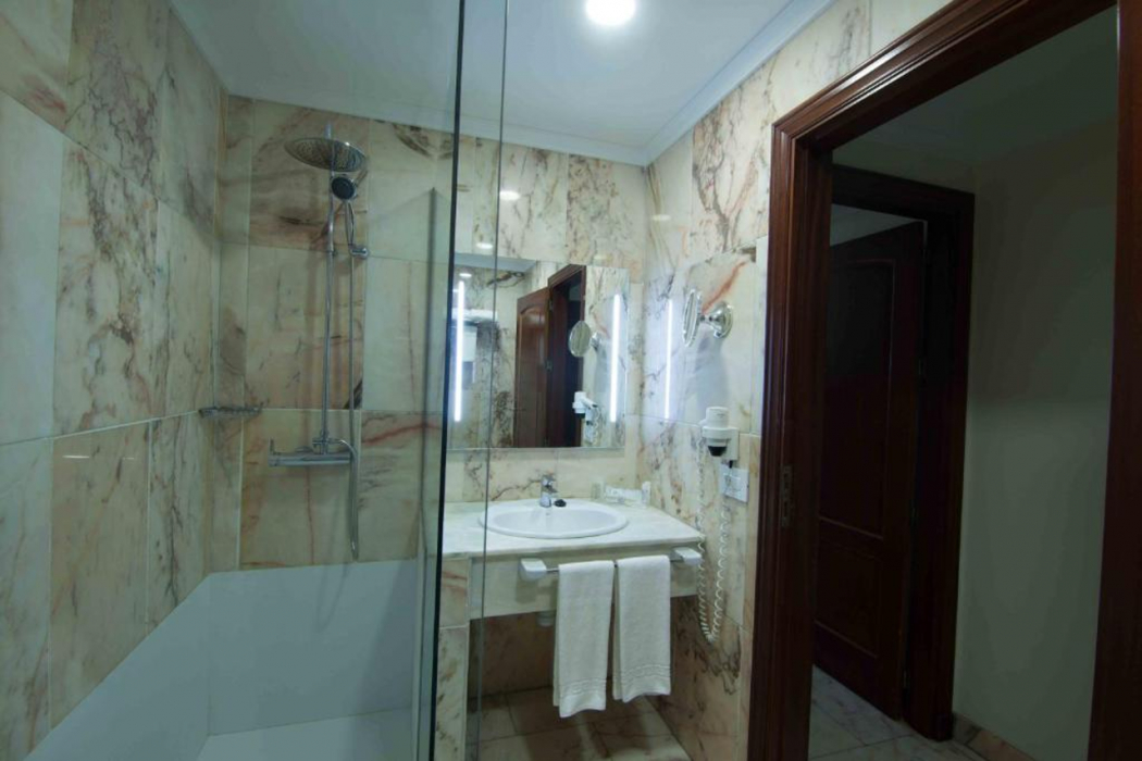 Bathroom 3, Hotel Príncipe Paz, Santa Cruz de Tenerife
