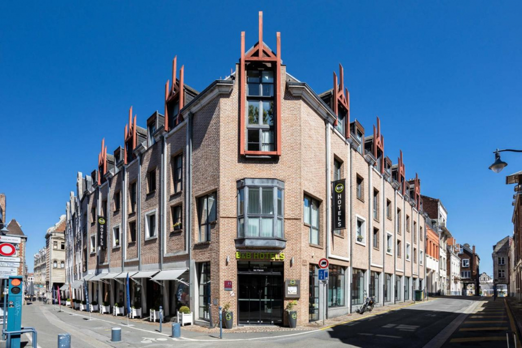 Exterior & Views