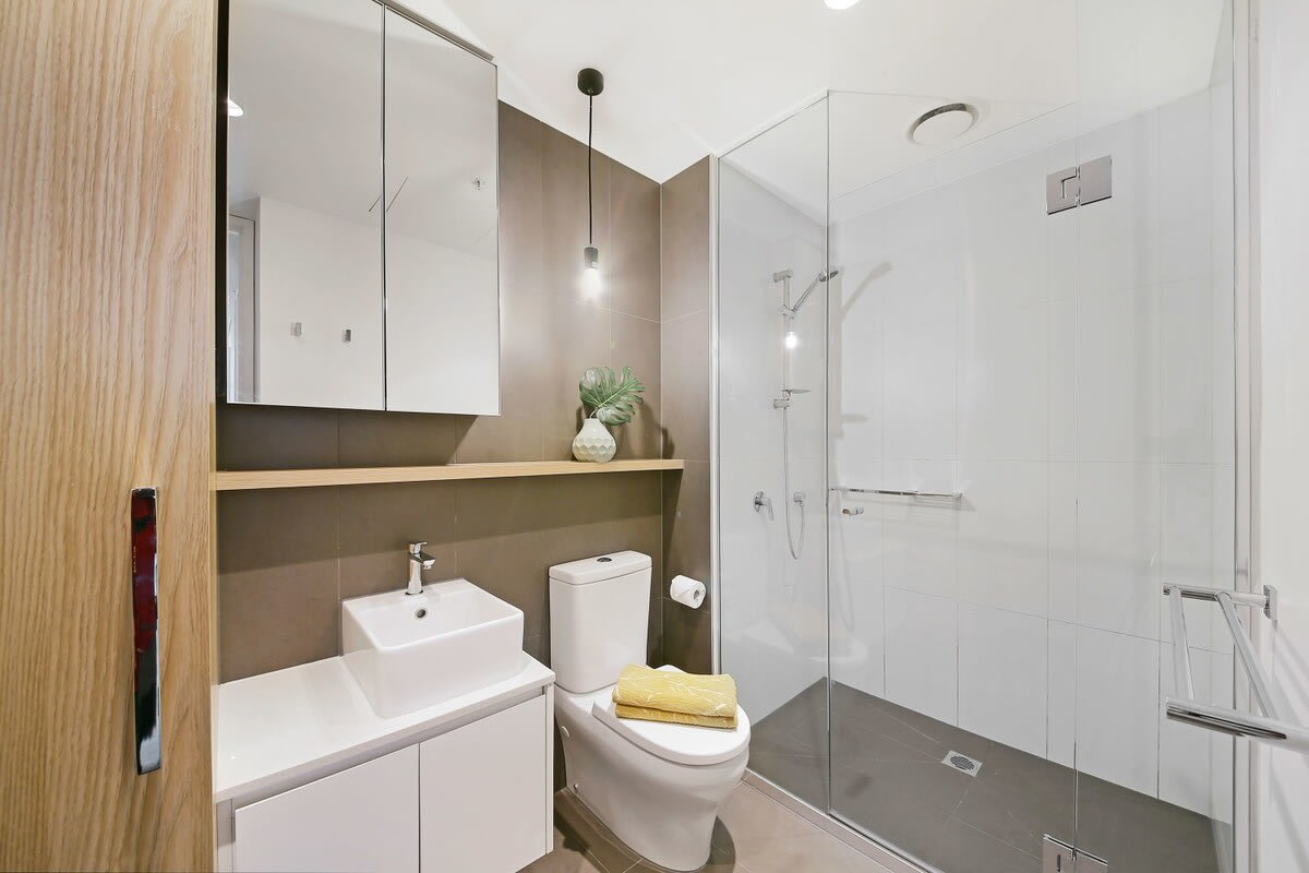 Bathroom 3, Stylish CBD Apartment Steps to Melbourne Central, Melbourne
