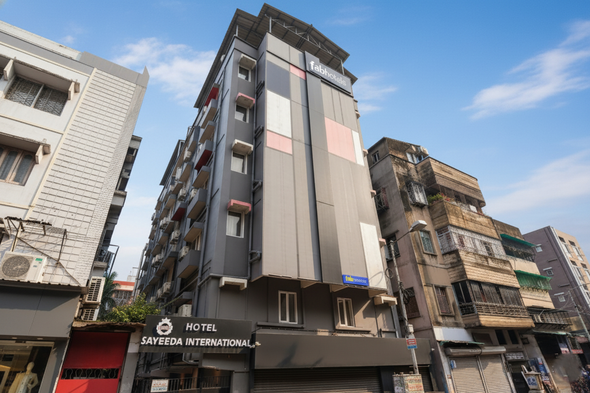 Exterior & Views