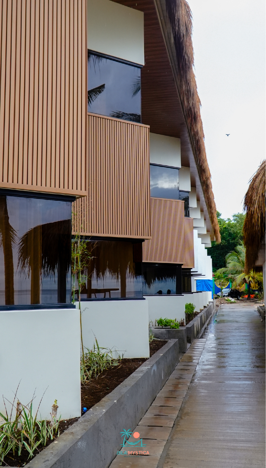 Exterior & Views