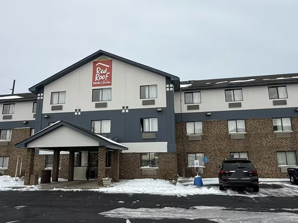 Exterior & Views 2, Red Roof Inn & Suites Hammond, IN, Lake