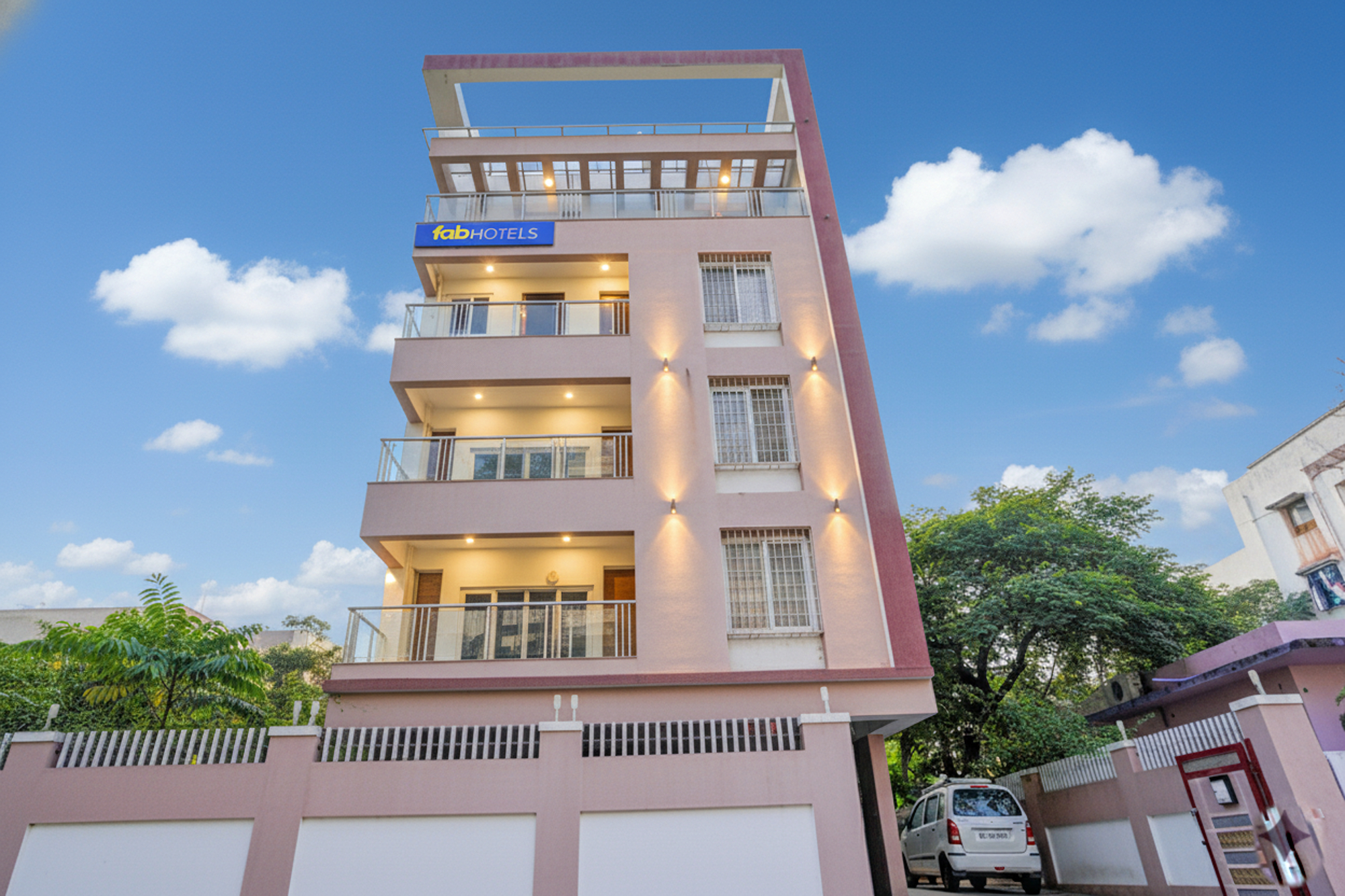 Exterior & Views