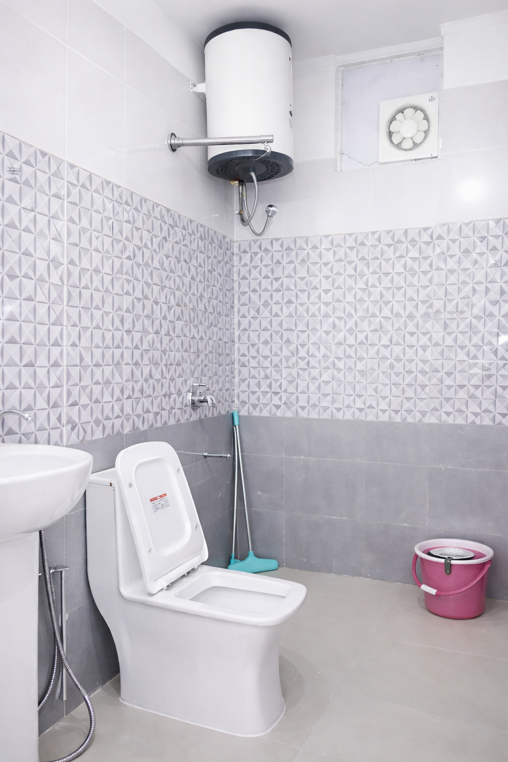 Bathroom 3, Hotel Bindram Palace, Garhwal