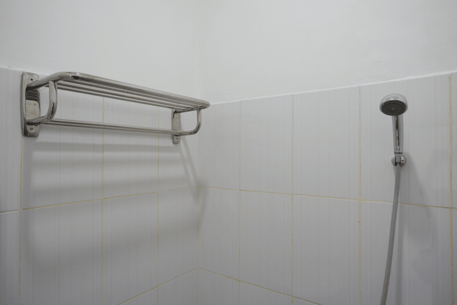 Bathroom 4, RedDoorz near Alun Alun Kaliwungu Kendal, Kendal