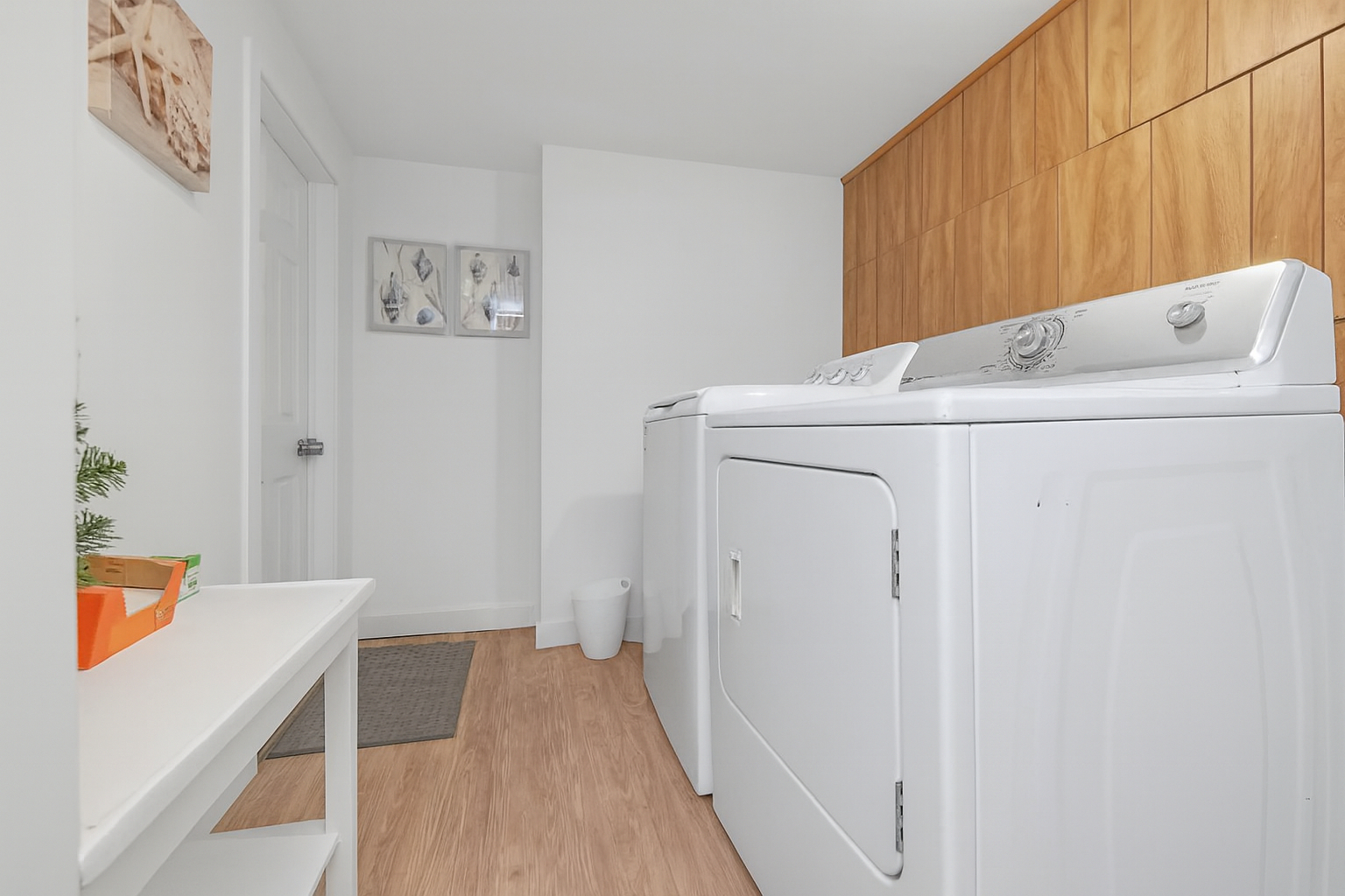 Others 3, Quaint 1 bedroom lower suite in Victoria, BC, Capital