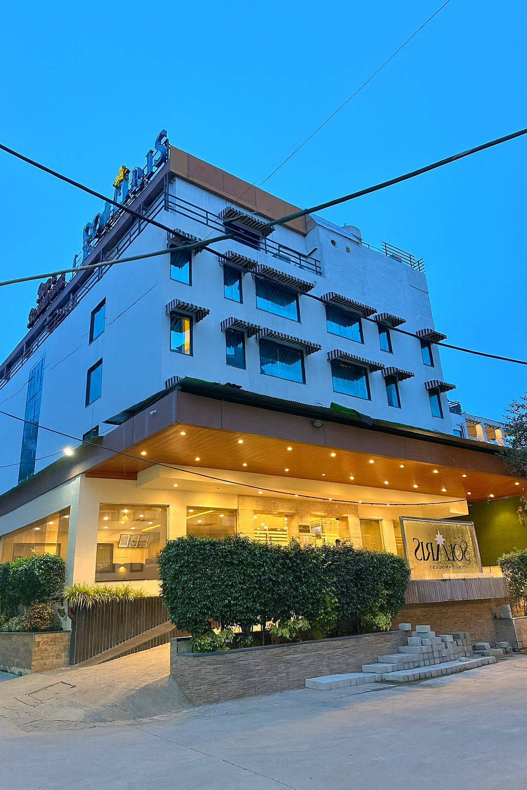 Exterior & Views