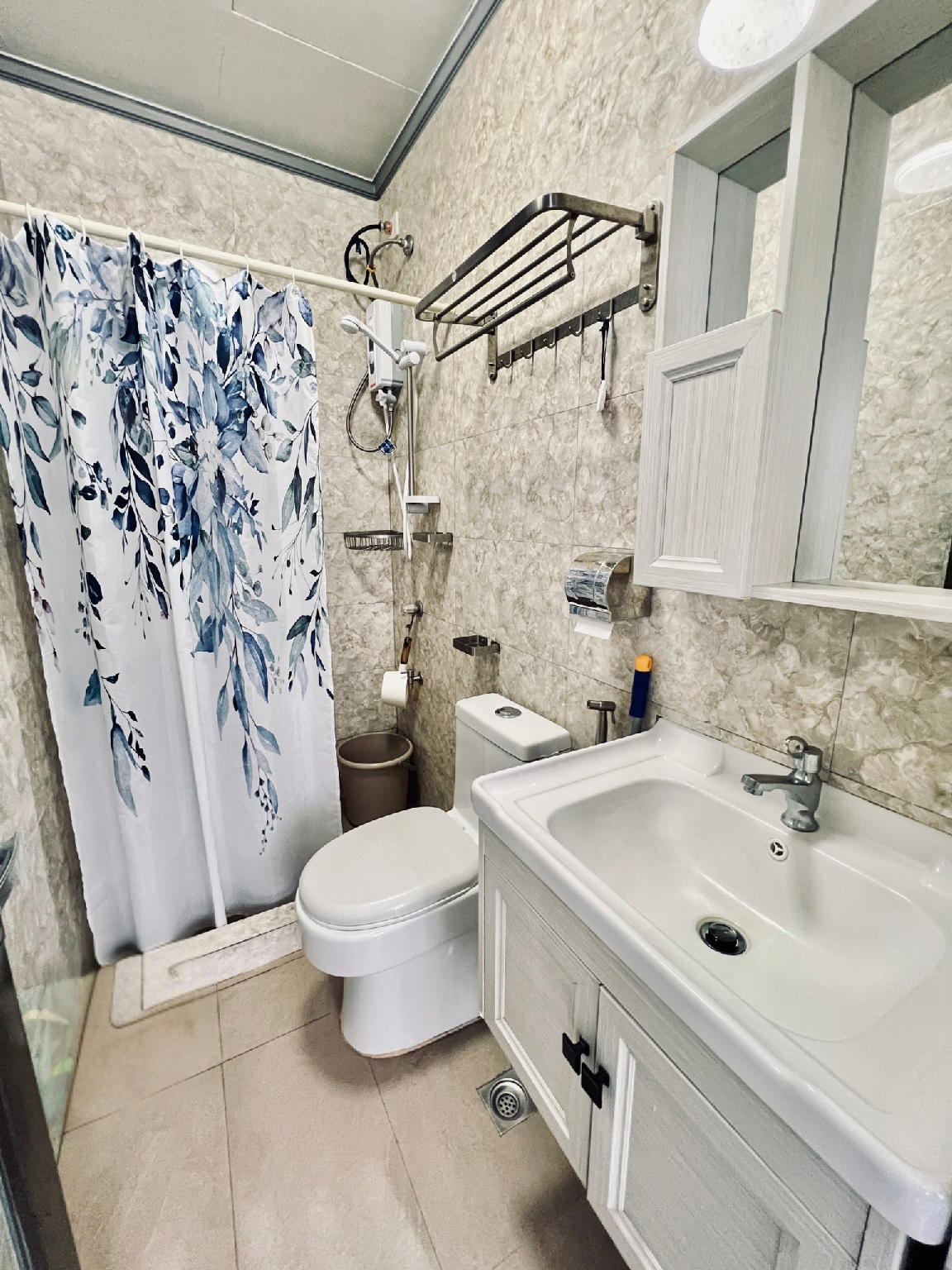 Bathroom, Modern Vacation Home / Apartelle, Iriga City