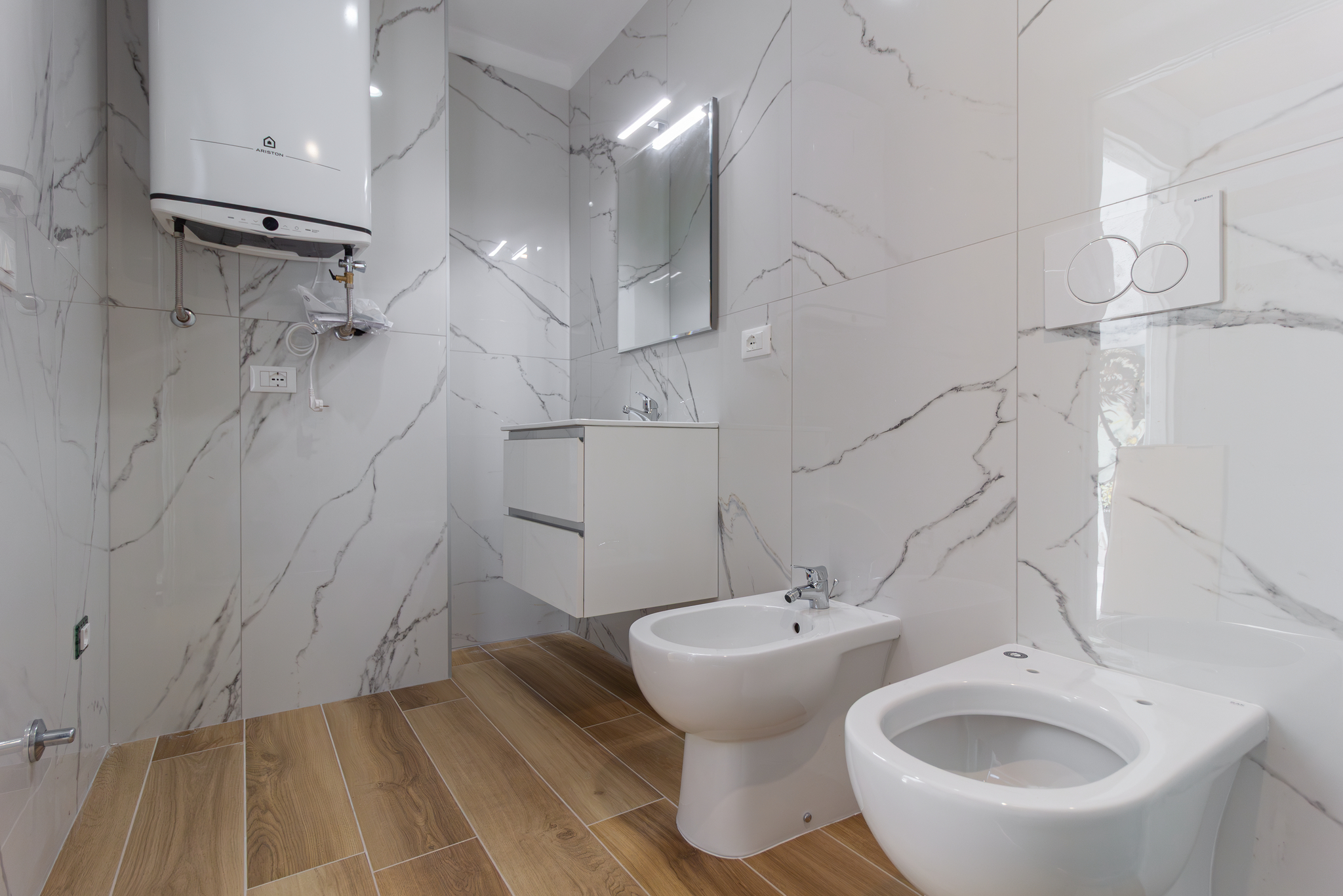 Bathroom 4, Elegant Apartment With Shared Pool, Venezia