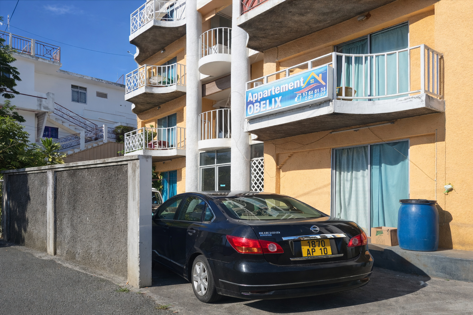 Exterior & Views