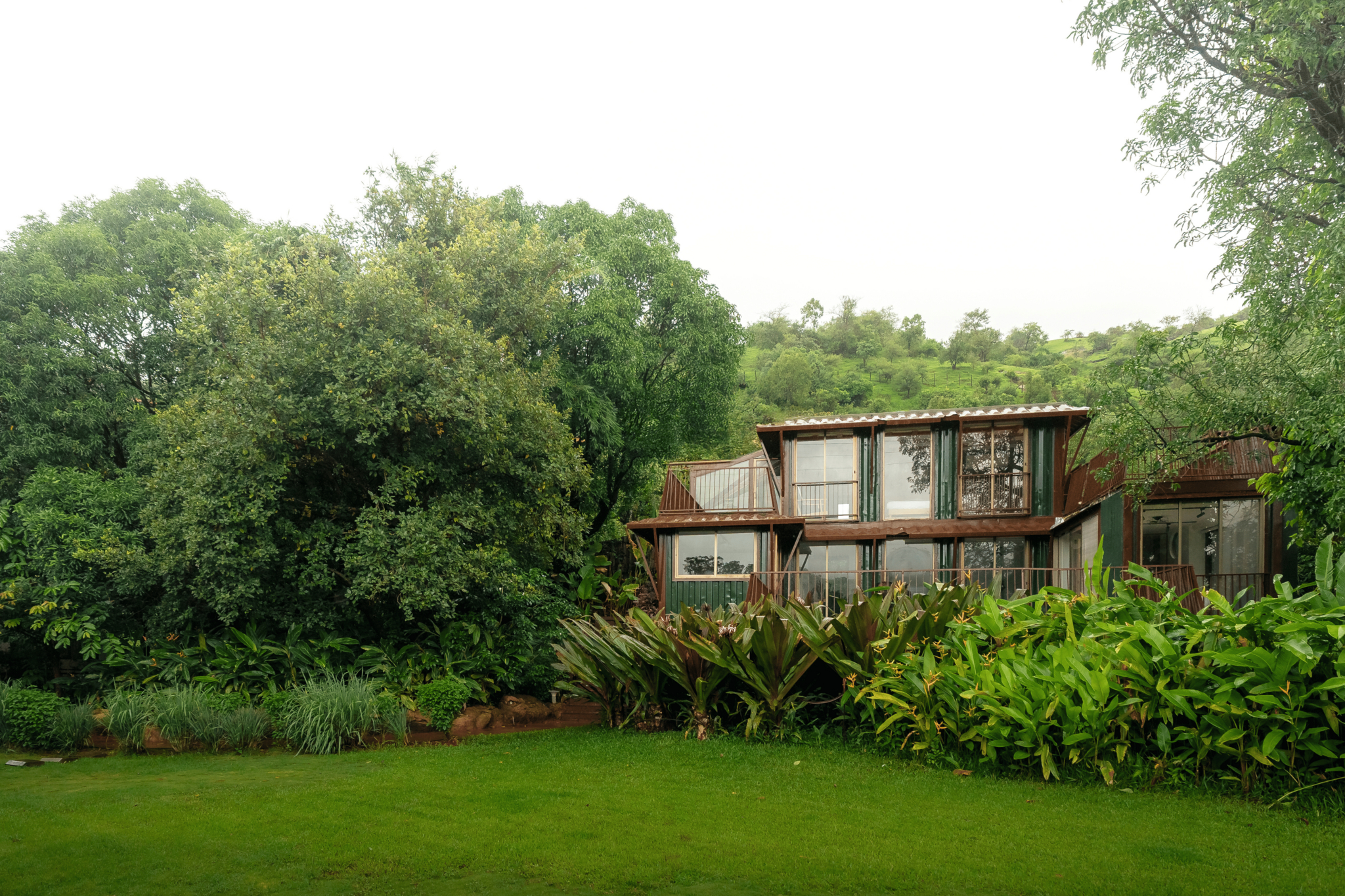 Exterior & Views