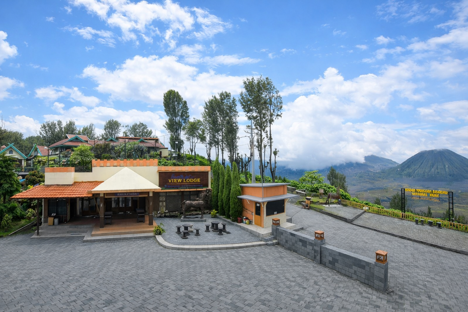 Exterior & Views