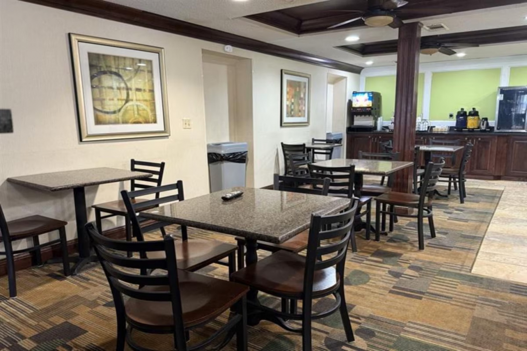 Food & Drinks, SureStay by Best Western Grove City, Mercer