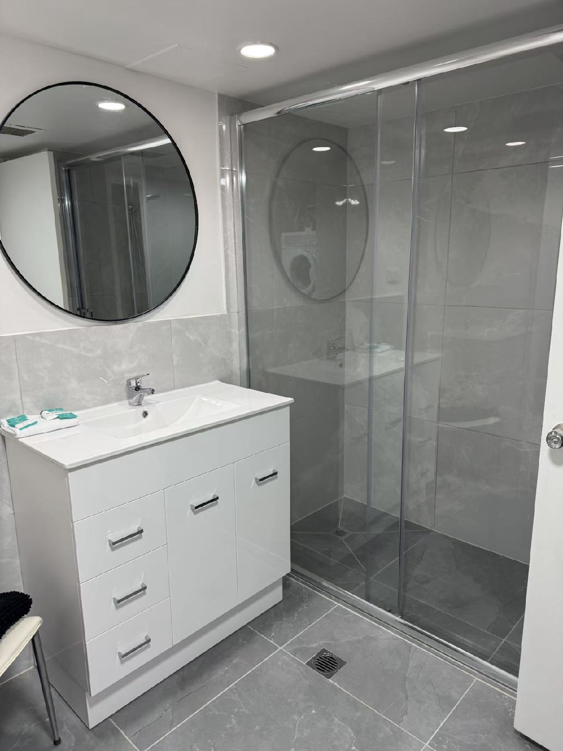 Bathroom 4, Anchordown Apartments, Gold Coast