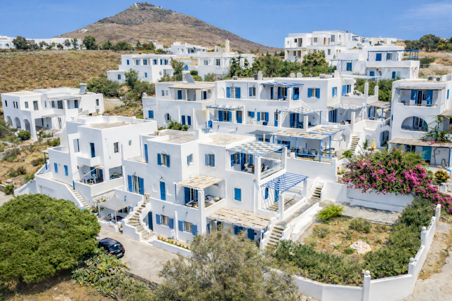 Exterior & Views